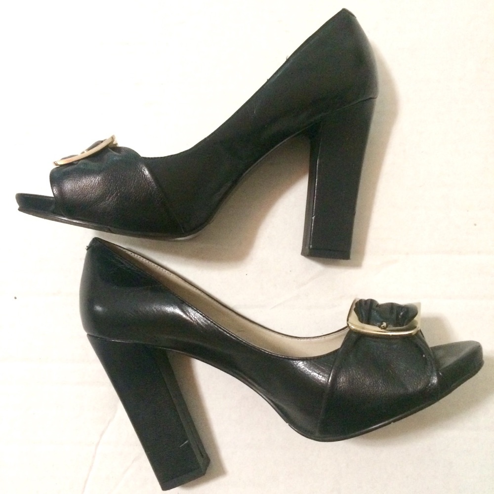 Gold Buckled Elegance!